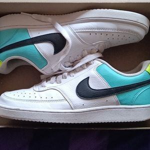 Women's Nike Court Vision Shoes sz 10